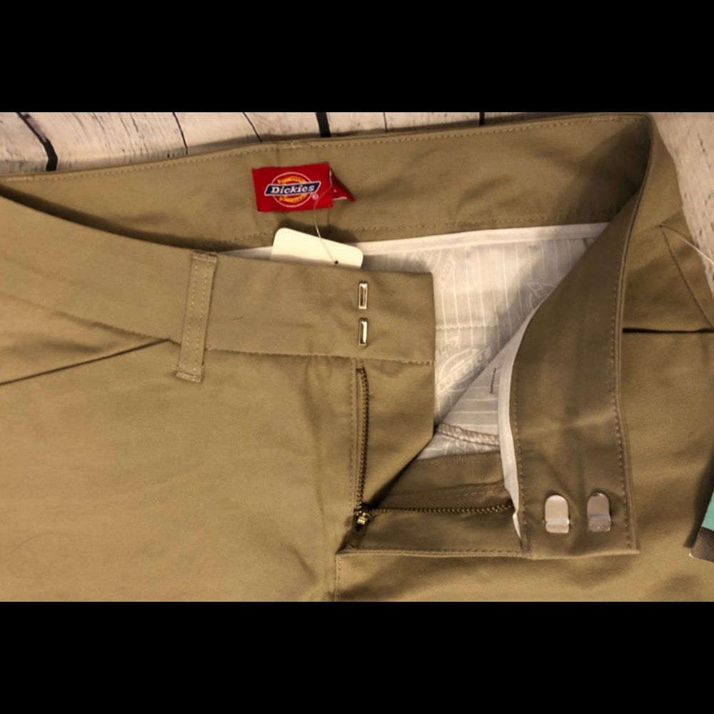 NWT Dickies 9" College Short tan - Size 7 Juniors - Picture 5 of 7